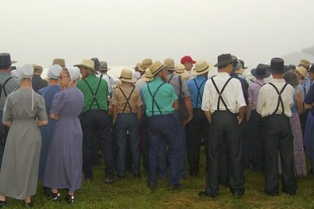 Can Amish wear red?